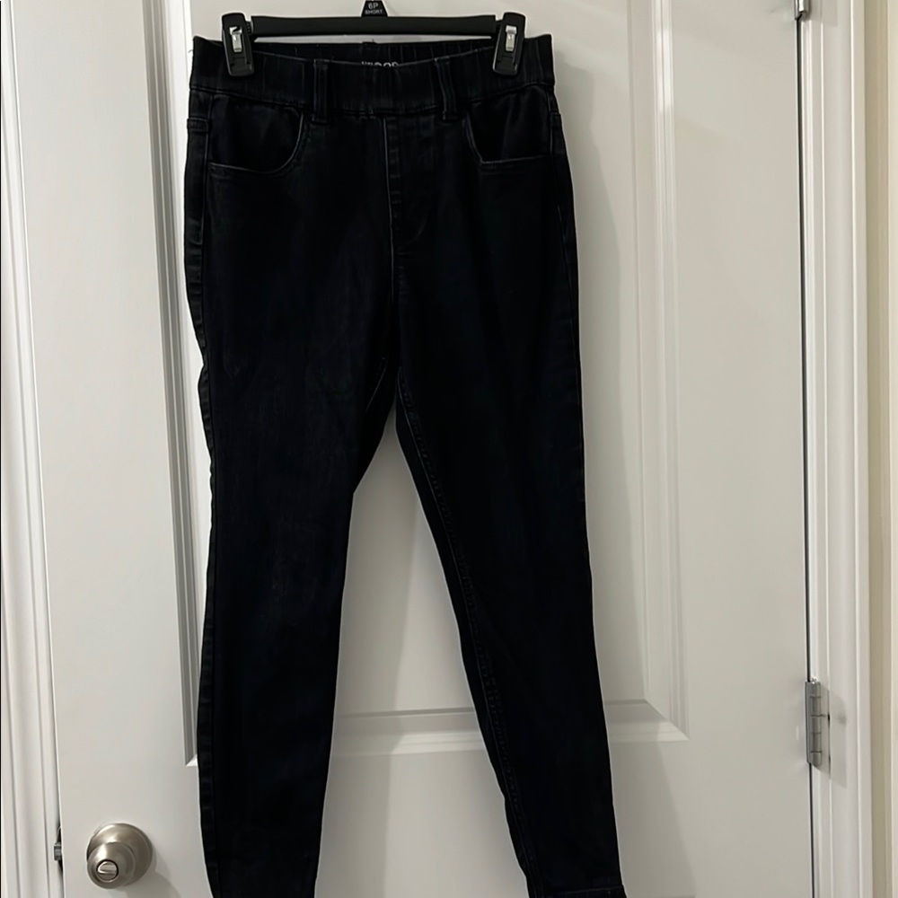 Maurices Black Skinny Jeans with Sleek Design